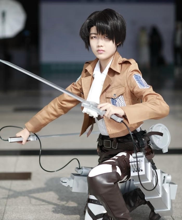 Bức ảnh attack on titan cosplay ánh mắt sắc sảo