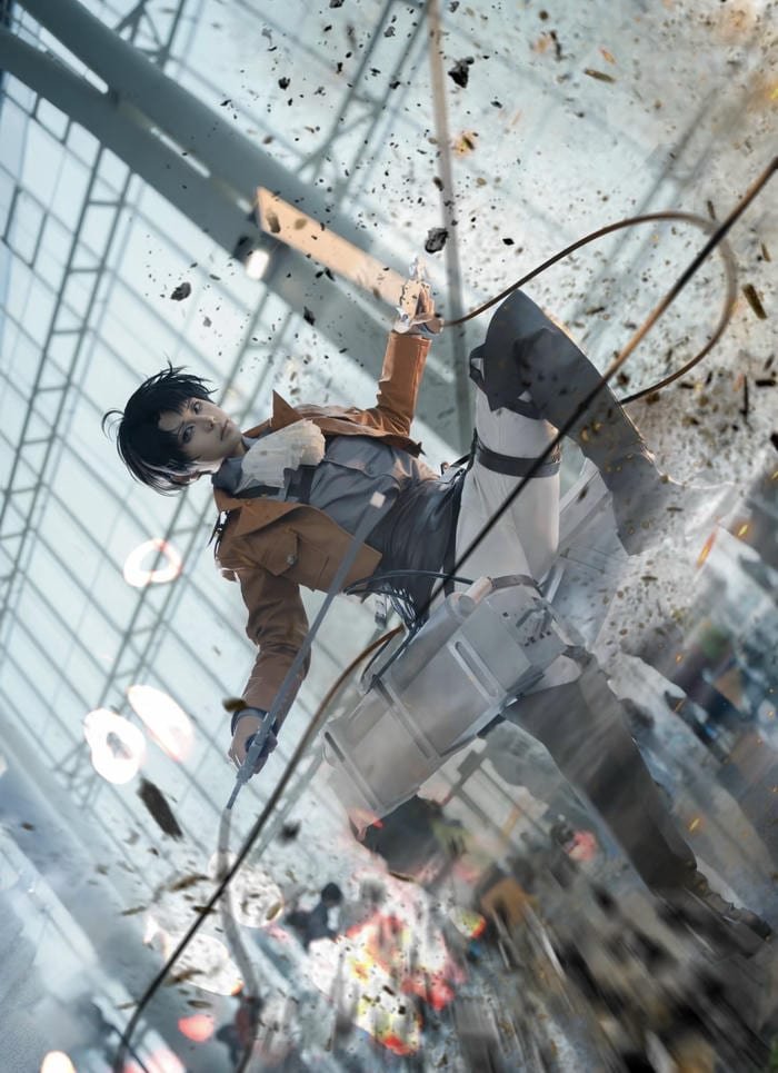 Bức ảnh attack on titan cosplay ánh nhìn sắc bén