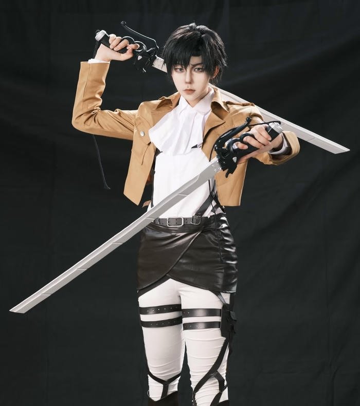 Bức ảnh attack on titan cosplay ánh nhìn trầm