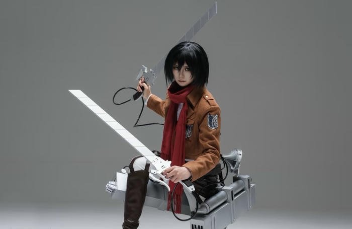 Bức ảnh attack on titan cosplay nét mặt nghiêm khắc