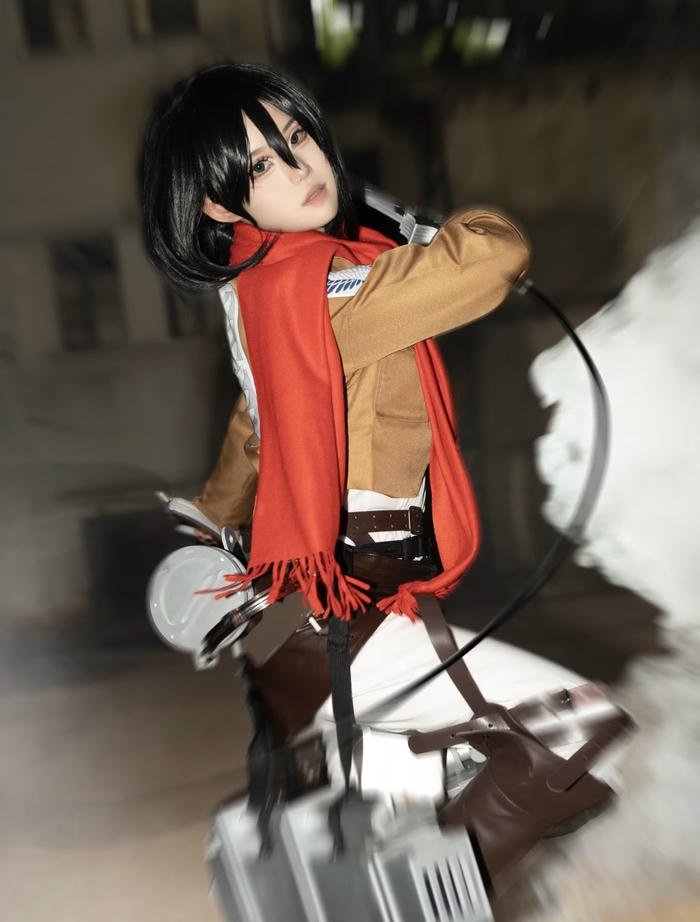 Bức ảnh attack on titan cosplay thân hình săn chắc