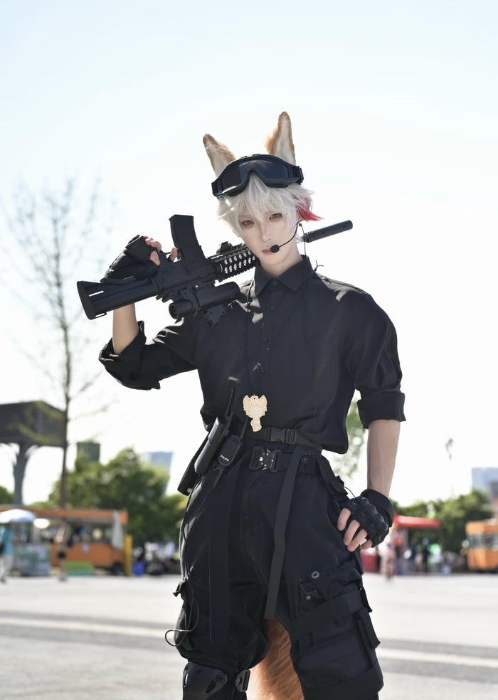Bức ảnh cosplay anime nam biểu cảm điềm tĩnh