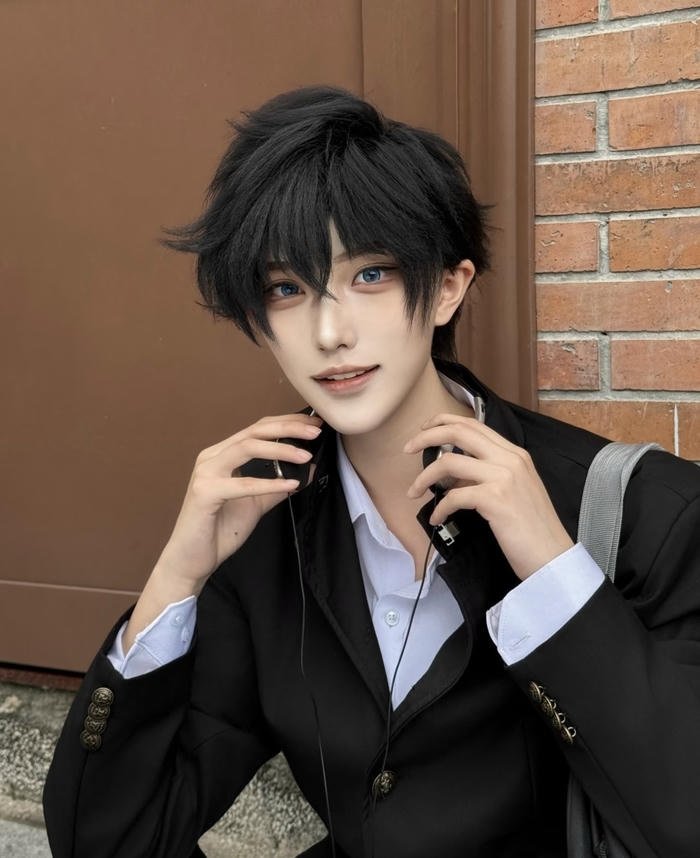 Bức ảnh cosplay anime nam biểu cảm nghiêm túc