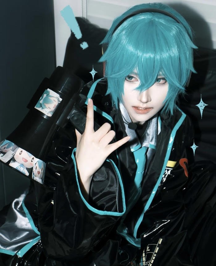 Bức ảnh cosplay anime nam biểu cảm tự nhiên