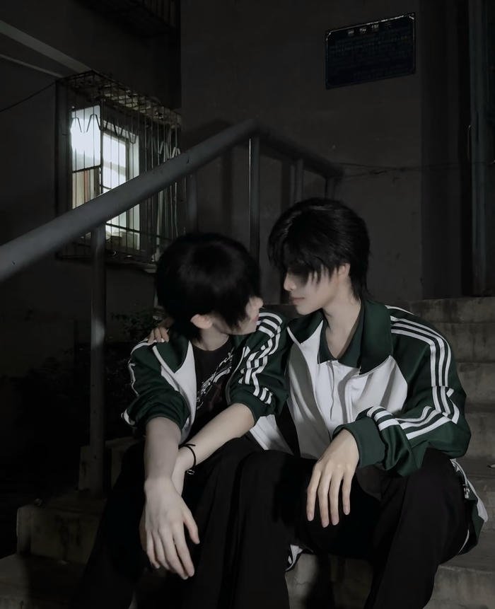 Bức ảnh cosplay đam mỹ ánh nhìn trìu mến