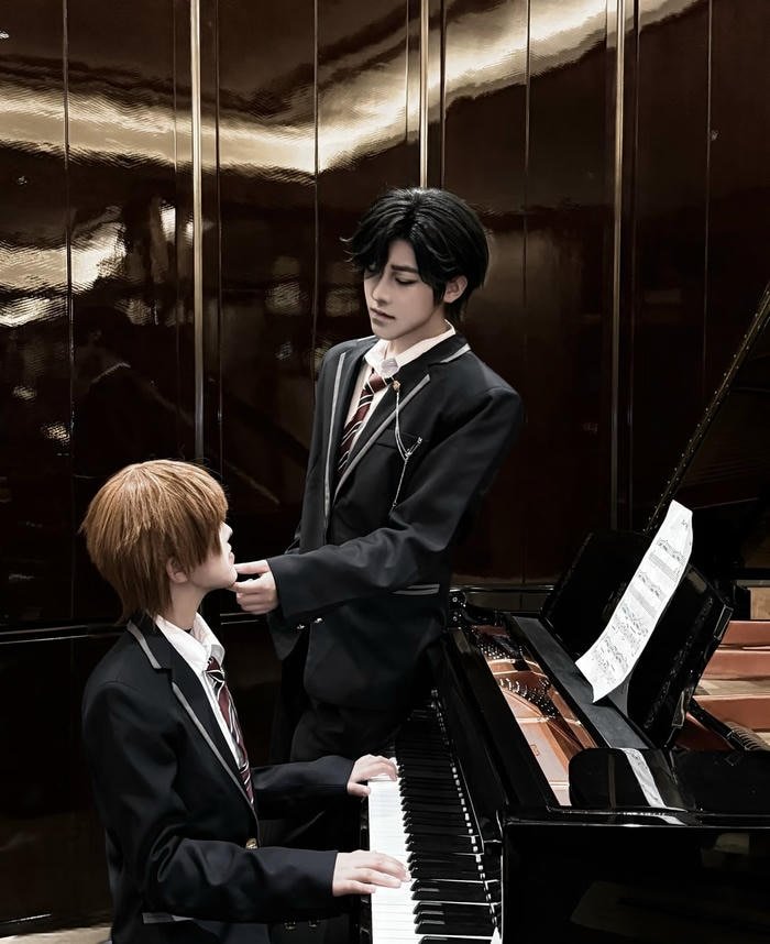 Bức ảnh cosplay đam mỹ dáng vẻ thân thiết