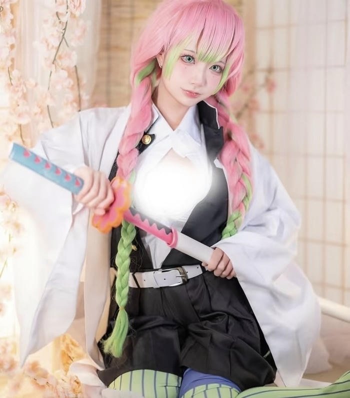 Bức ảnh cosplay luyến trụ biểu cảm e thẹn