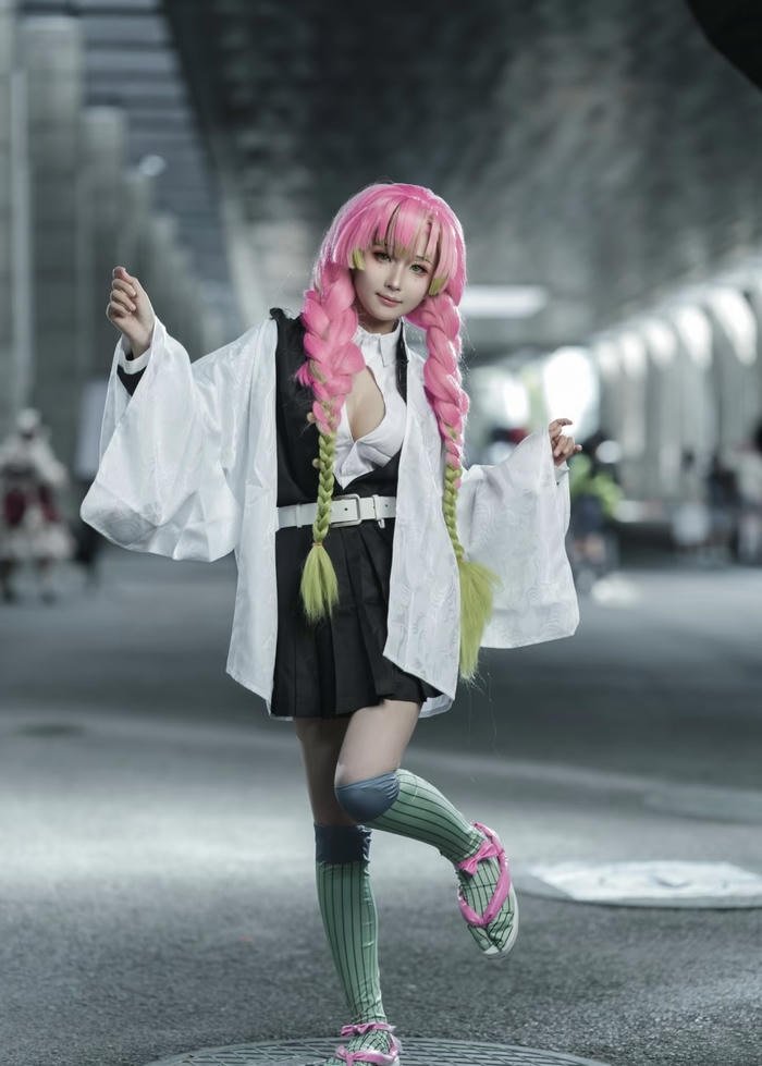 Bức ảnh cosplay luyến trụ thần sắc nữ tính