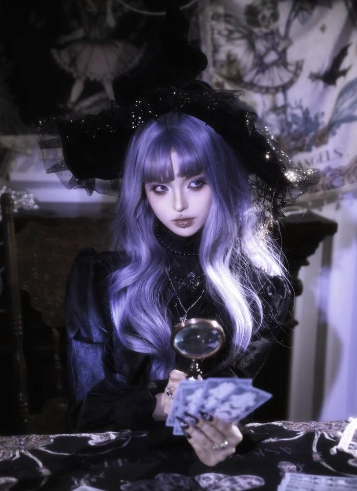 Bức ảnh cosplay phù thuỷ ánh mắt sáng