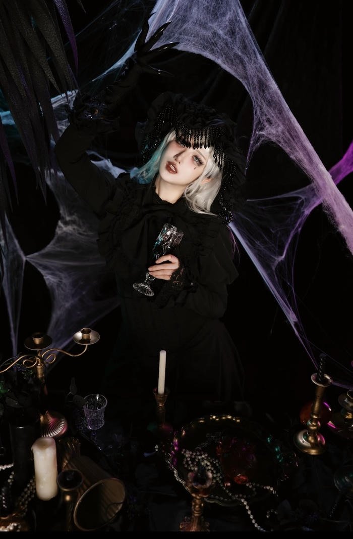 Bức ảnh cosplay phù thuỷ ánh nhìn sắc