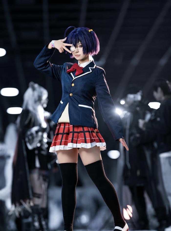 Bức ảnh cosplay rikka ánh nhìn mạnh mẽ đầy khí chất