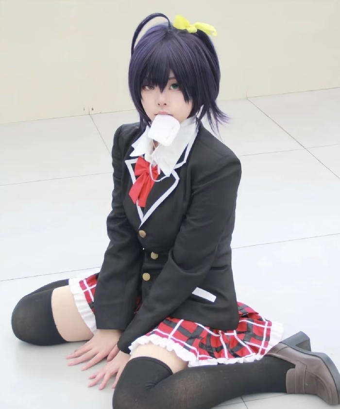 Bức ảnh cosplay rikka tạo hình chuẩn phong cách chuunibyou