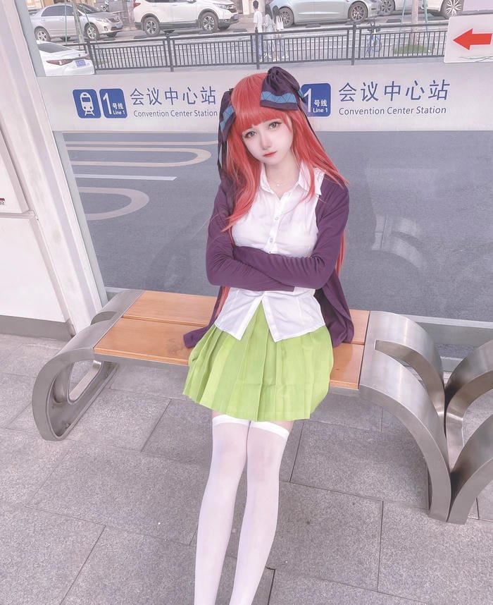 Bức ảnh nino nakano cosplay ánh nhìn kiêu kỳ cuốn hút