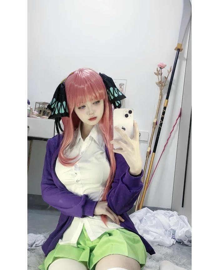 Bức ảnh nino nakano cosplay thần thái tự tin cuốn hút