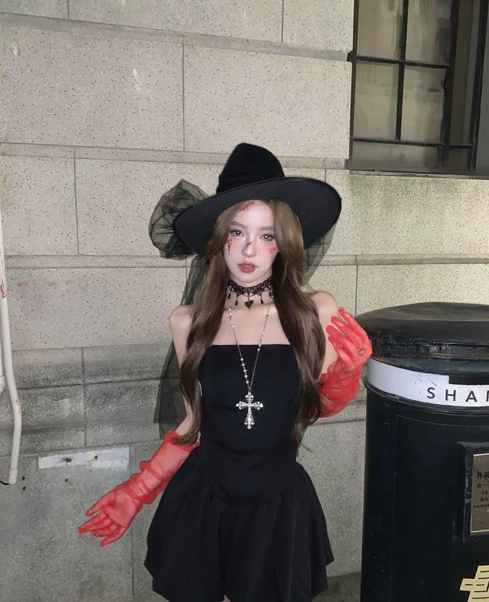 Bức ảnh phù thuỷ cosplay gương mặt lạnh