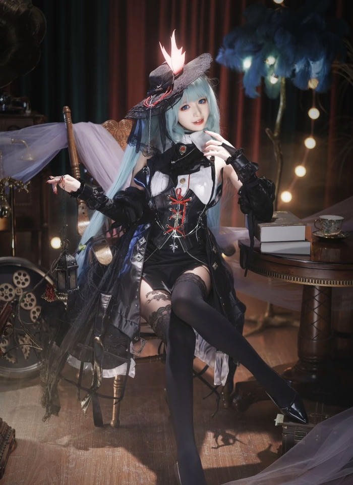 Bức ảnh phù thuỷ cosplay mái tóc xanh