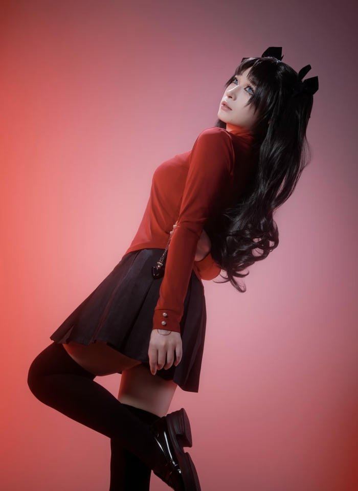 Bức ảnh rin tohsaka cosplay đứng ngả người