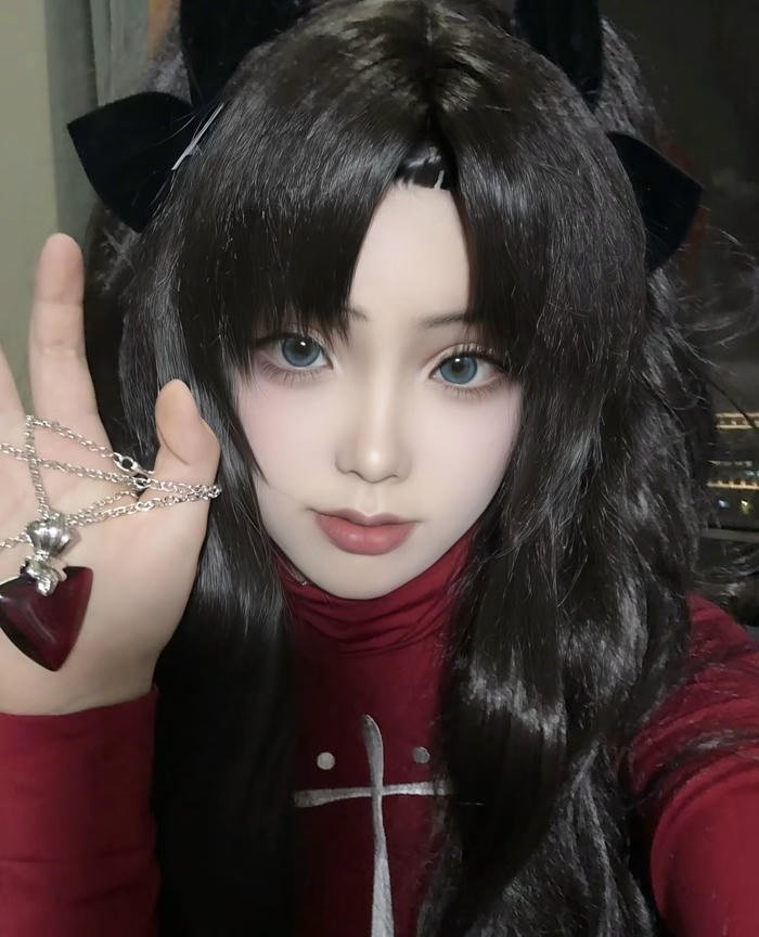 Bức ảnh rin tohsaka cosplay gương mặt lạnh