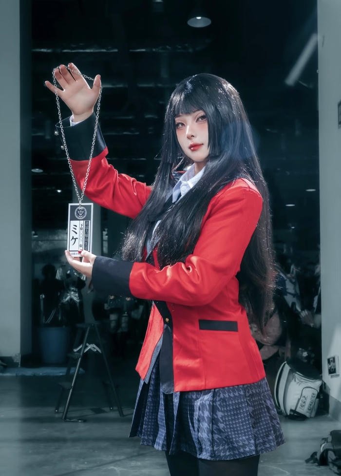 Bức ảnh yumeko cosplay biểu cảm khó đoán