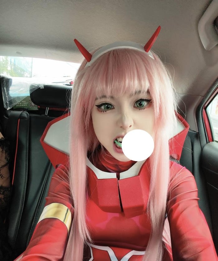 Bức ảnh zero two cosplay biểu cảm đáng yêu