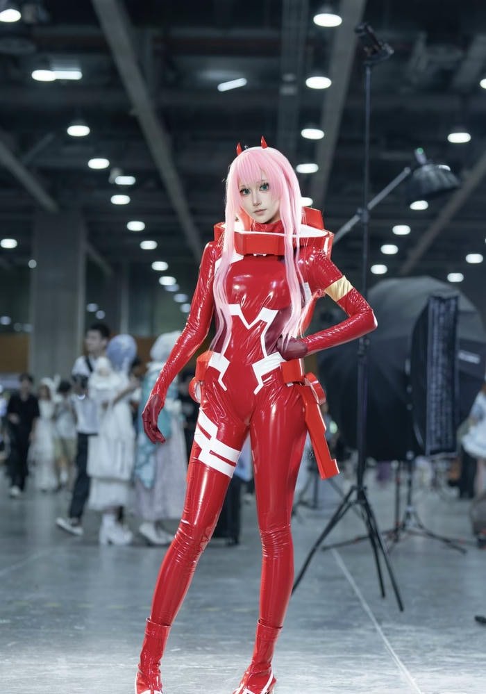 Bức ảnh zero two cosplay mái tóc dài nổi bật