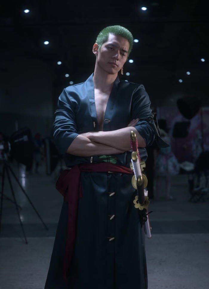 Bức ảnh zoro cosplay khí chất lạnh lùng