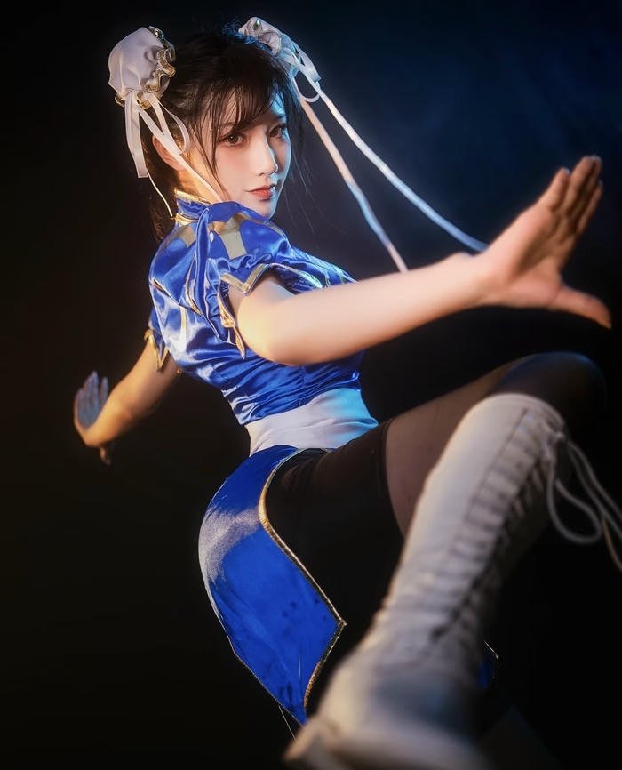 Cosplay chun li biểu cảm nghiêm nghị đầy khí chất