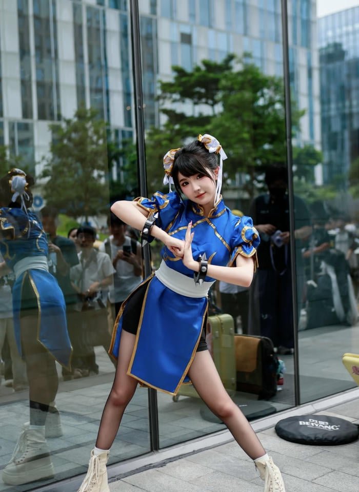 Cosplay chun li khí chất mạnh mẽ thu hút