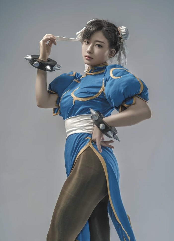 Cosplay chun li thần thái cứng cỏi nổi bật