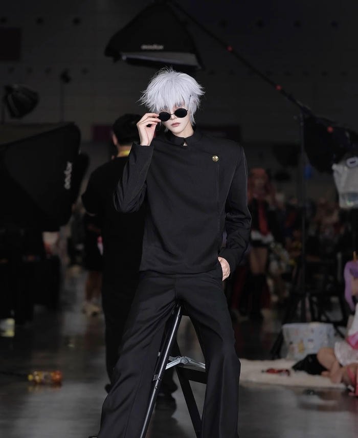 Cosplay gojo dáng người cao gầy