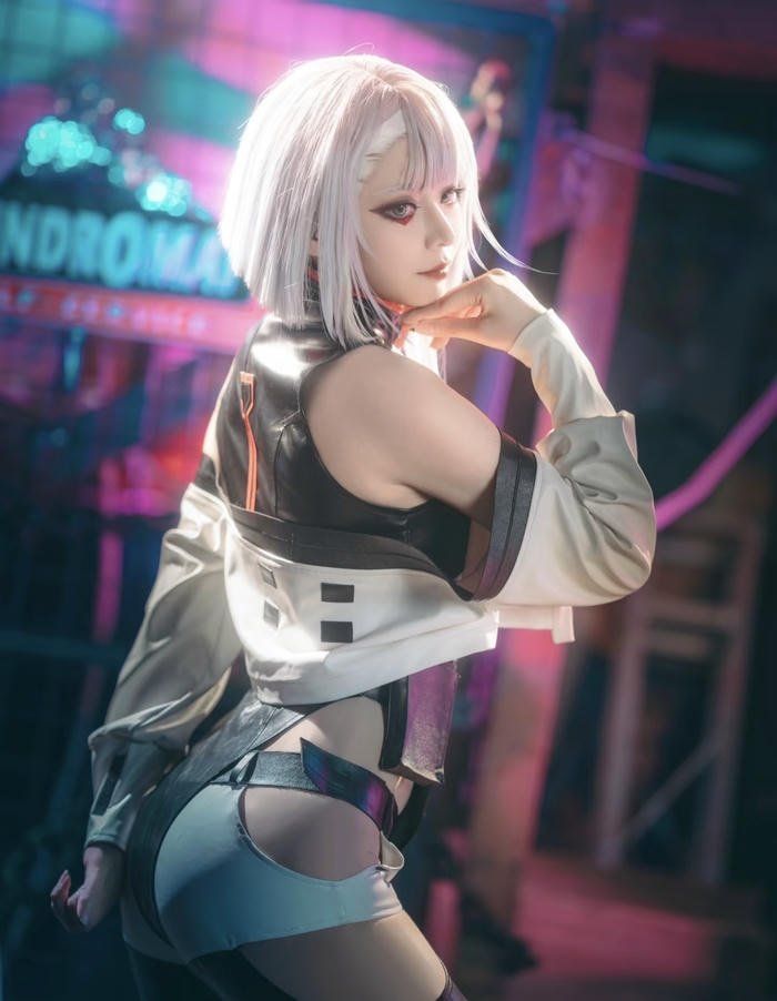 Cosplay lucy tạo hình sexy