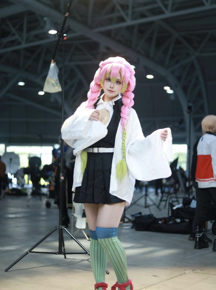 Cosplay luyến trụ hình tượng kiếm sĩ nữ duyên dáng