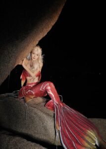 Cosplay nàng tiên cá biểu cảm ngọt ngào cuốn hút