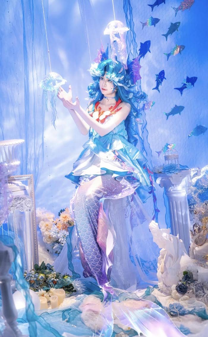 Cosplay nàng tiên cá thần thái mơ màng huyền ảo