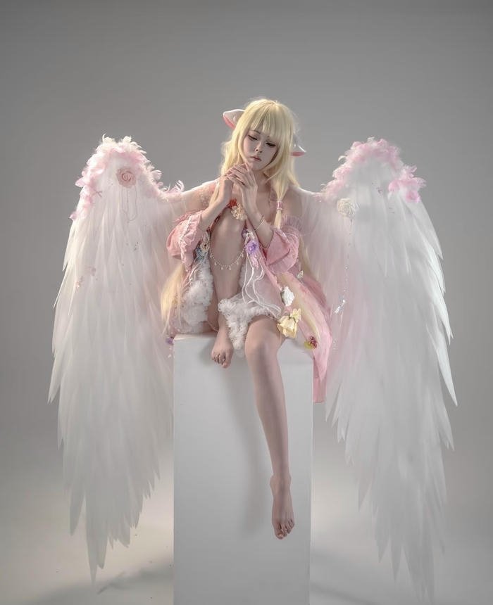 Cosplay nhân vật anime cánh thiên thần