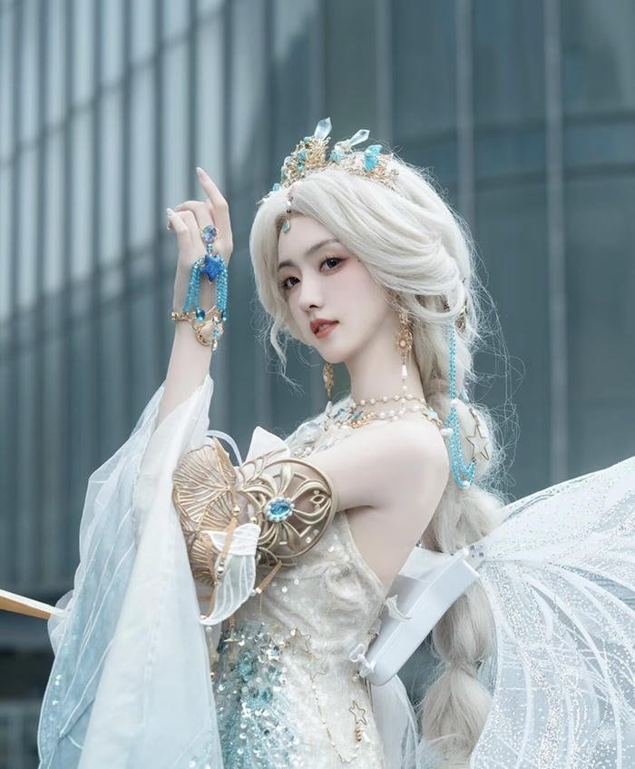 Cosplay nhân vật anime góc nghiêng đẹp