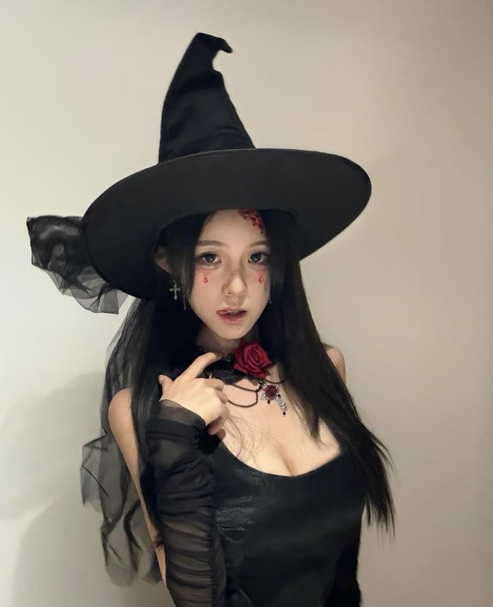 Cosplay phù thuỷ thần thái cuốn
