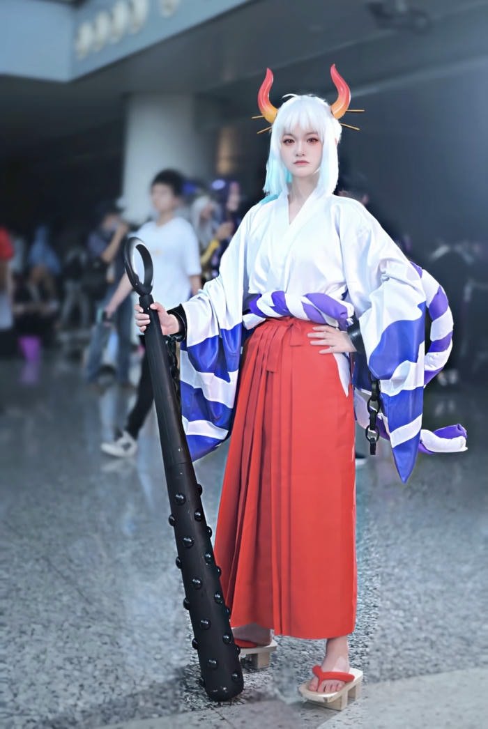 Cosplay yamato ánh mắt sắc lạnh cuốn hút