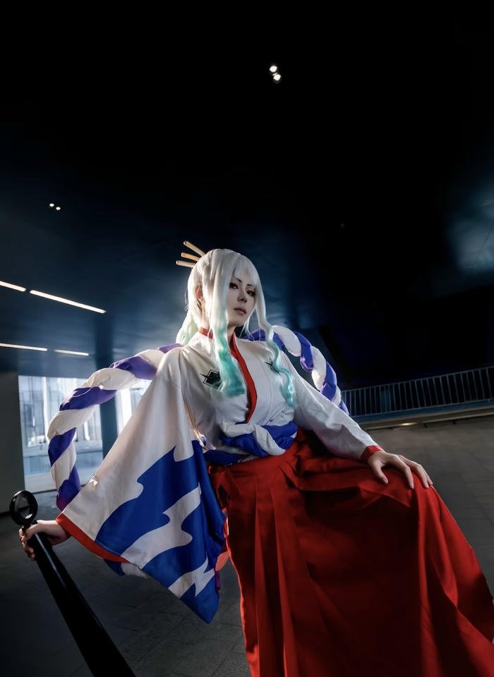 Cosplay yamato mái tóc dài trắng xanh nổi bật