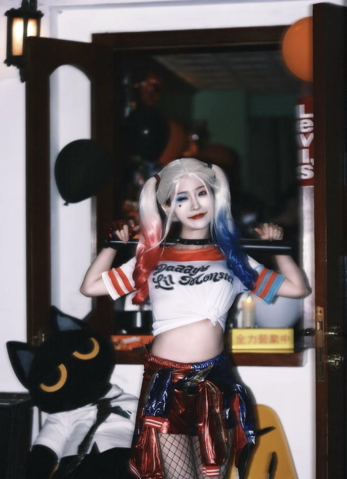 Harley quinn cosplay mái tóc hai màu đặc trưng