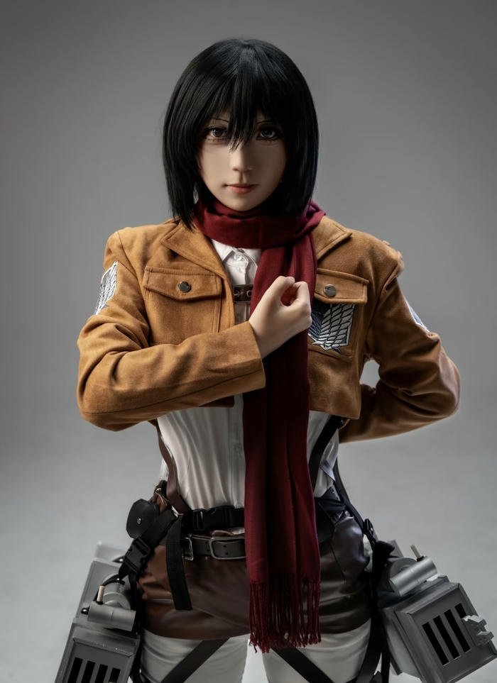 Hình ảnh attack on titan cosplay biểu cảm lạnh lùng