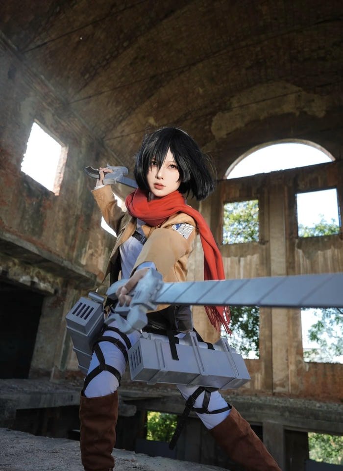 Hình ảnh attack on titan cosplay dáng người khỏe khoắn