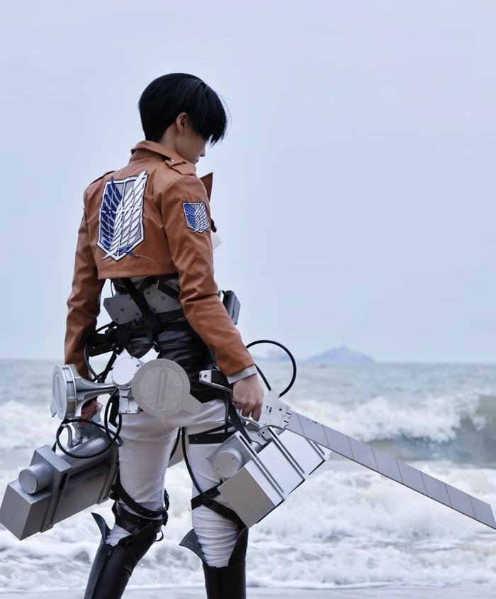 Hình ảnh attack on titan cosplay dáng người linh hoạt