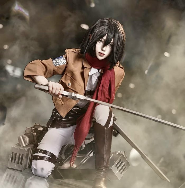 Hình ảnh attack on titan cosplay thân hình rắn chắc