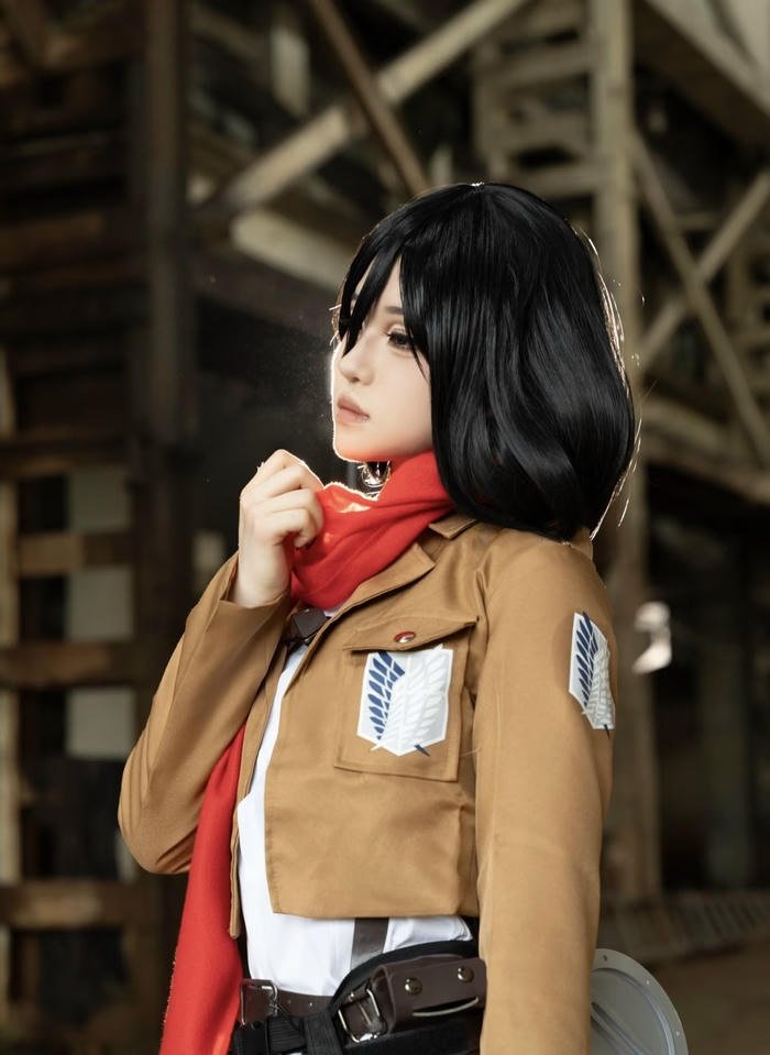 Hình ảnh attack on titan cosplay tư thế đứng vững jpg