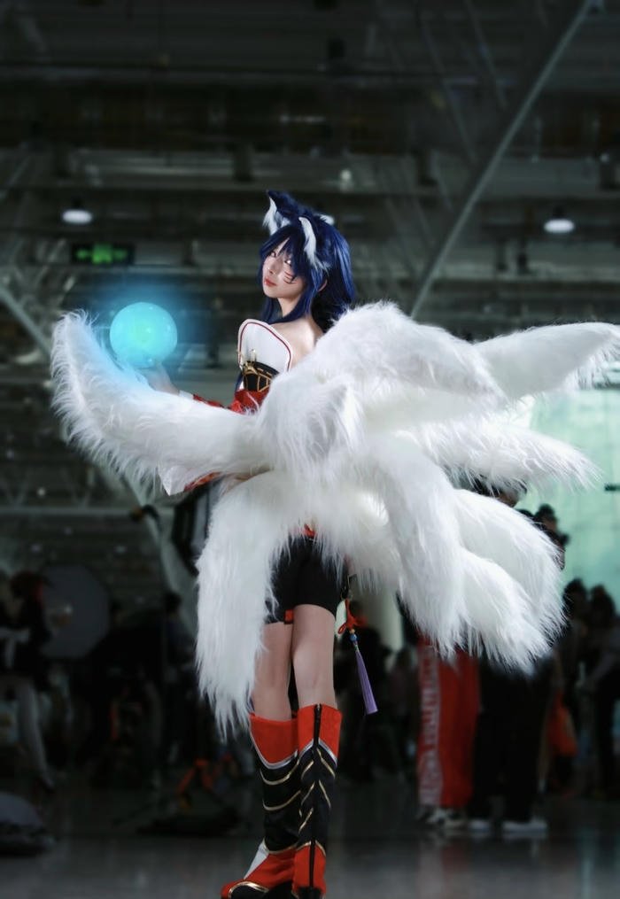 Hình ảnh cosplay ahri dáng đứng uyển chuyển