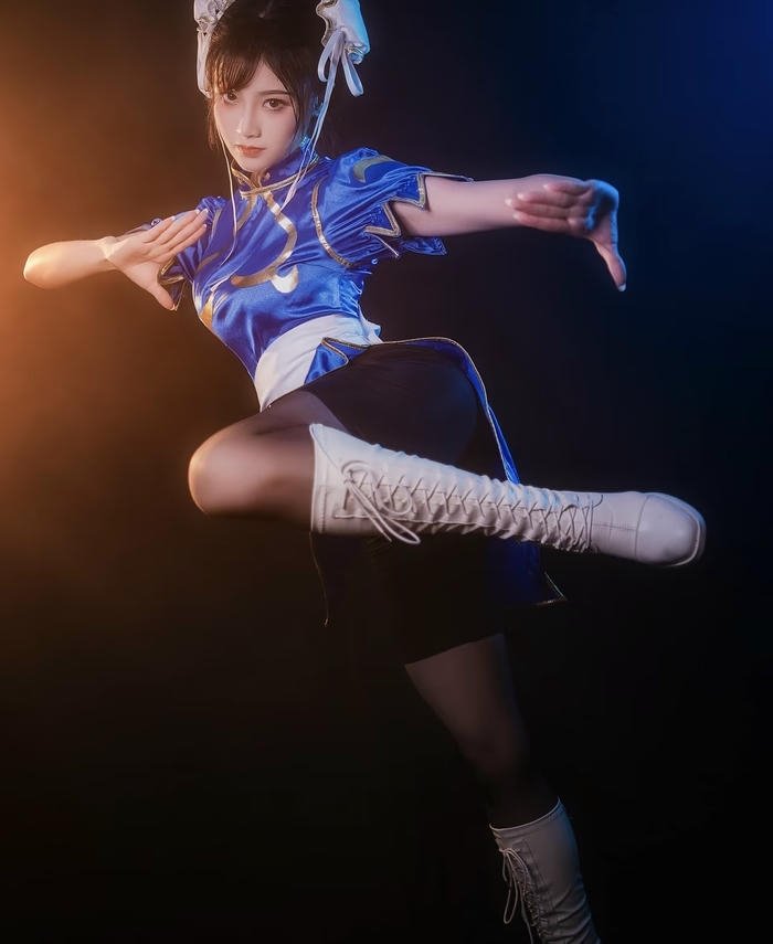 Hình ảnh cosplay chun li thân hình săn chắc khỏe khoắn