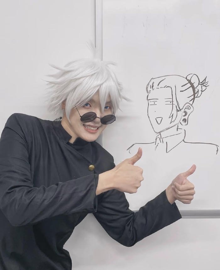 Hình ảnh cosplay gojo biểu cảm tự nhiên