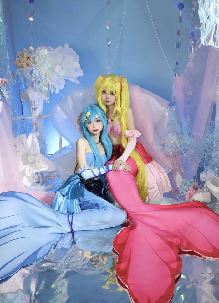 Hình ảnh cosplay nàng tiên cá tạo dáng nhẹ nhàng