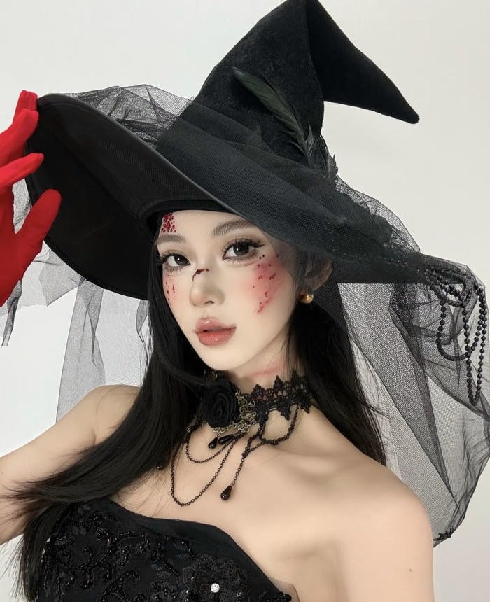 Hình ảnh cosplay phù thuỷ phong thái trầm